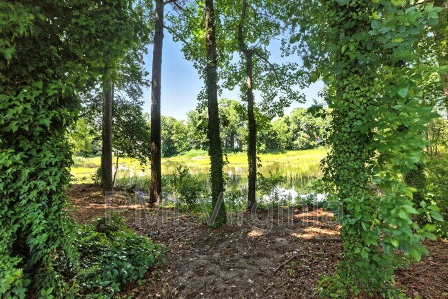 Building Photo - 6811 Dickens Ct E