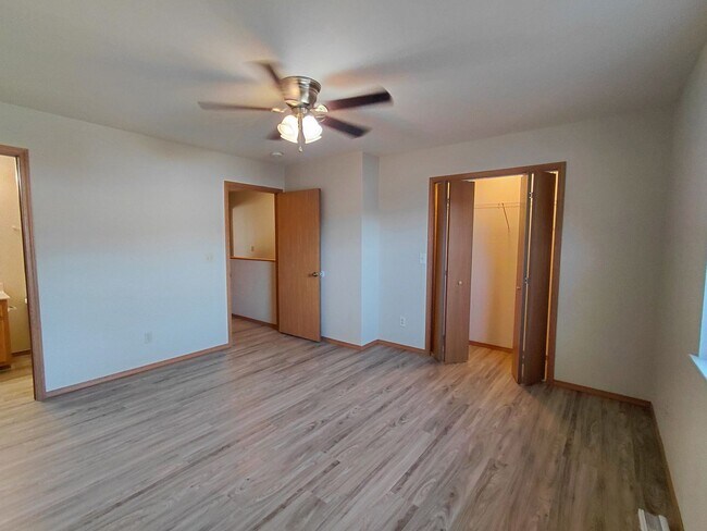 Building Photo - 24990 Scenic Dr