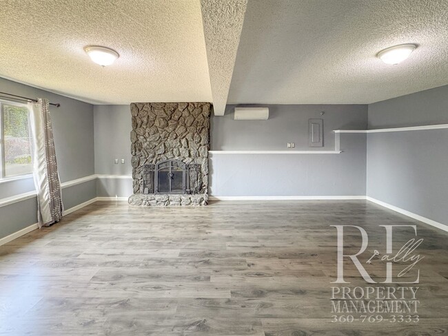 Building Photo - 111 Shamrock Ln