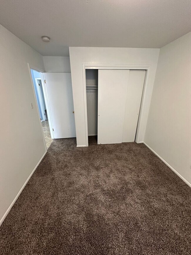 Building Photo - Long Realty & Property Management LLC - 4 bedroom 2.5 Bathroom in Aurora