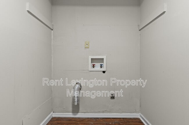 Building Photo - 3609 Sundart Dr