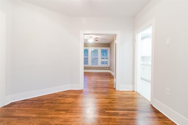 Building Photo - 1603 Alamo St