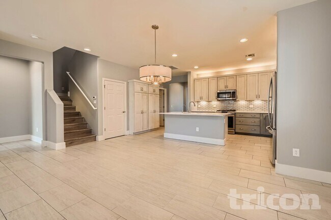 Building Photo - 678 S Desert Haven Rd