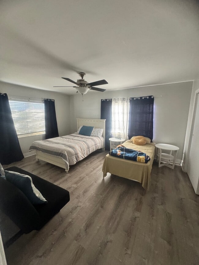 Building Photo - 734 Memorial Dr