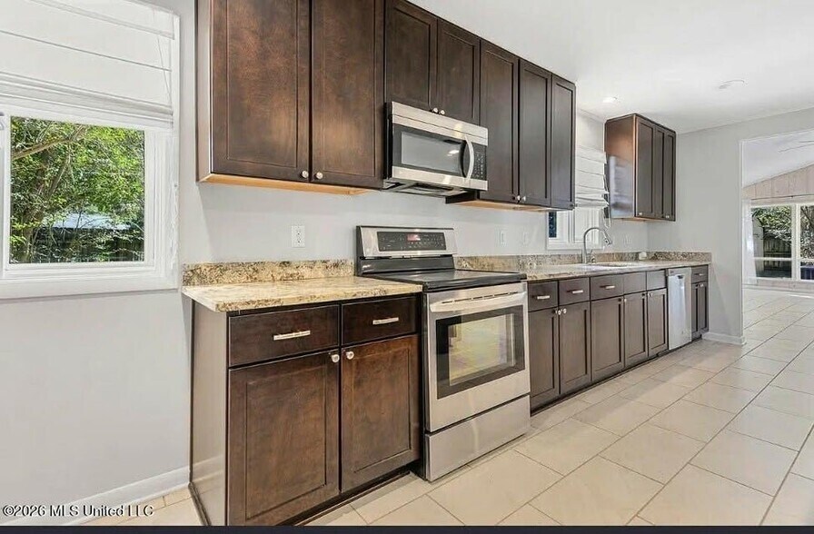 Building Photo - 223 Woodbine Dr