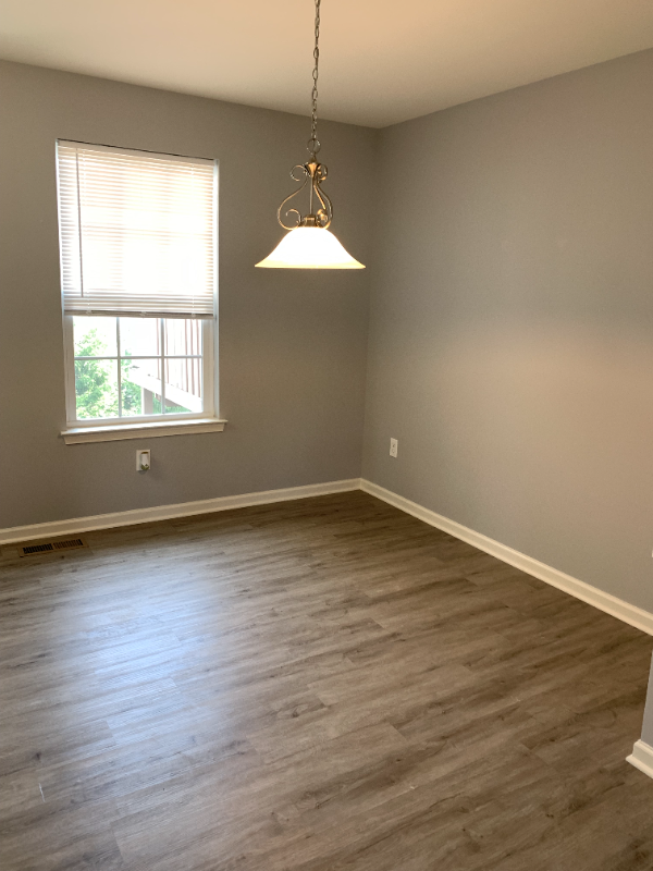 Building Photo - 1082 Sparrow Way
