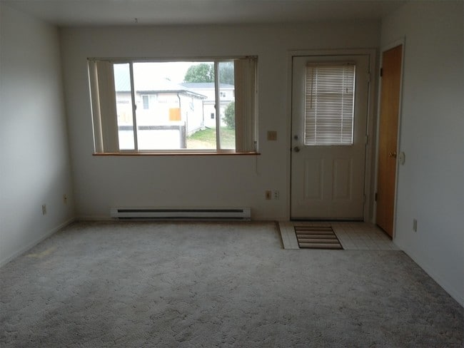 Building Photo - 369 Cole Ave