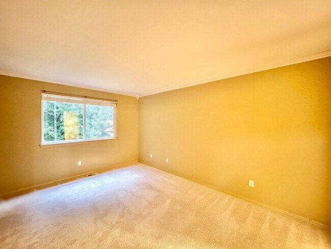 Building Photo - Great 3 Bed 2.5 Bath Home for rent