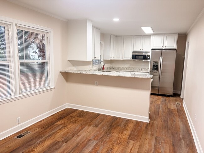 Building Photo - 609 E Chelly St