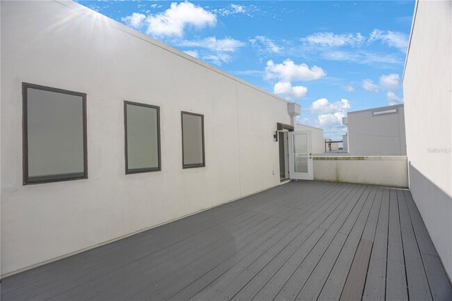 Building Photo - 1330 W Gray St