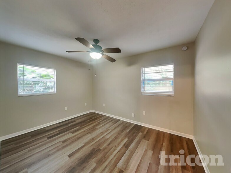 Building Photo - 2218 Village Ct