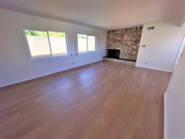 Building Photo - Lower South Shores SFR | 2Bed/2Bath | Swim...