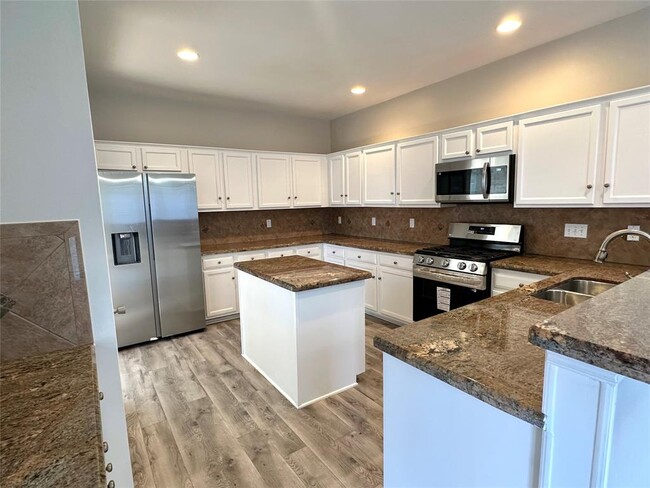 Building Photo - 1281 El Camino Village Dr