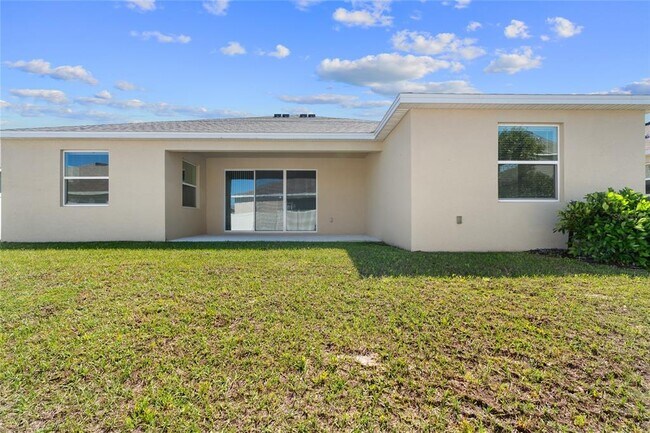Building Photo - 8260 SW 59th Ave