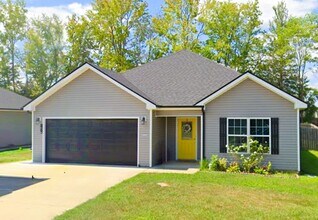 Building Photo - 3 Bedroom 2 Bathroom Home!!!