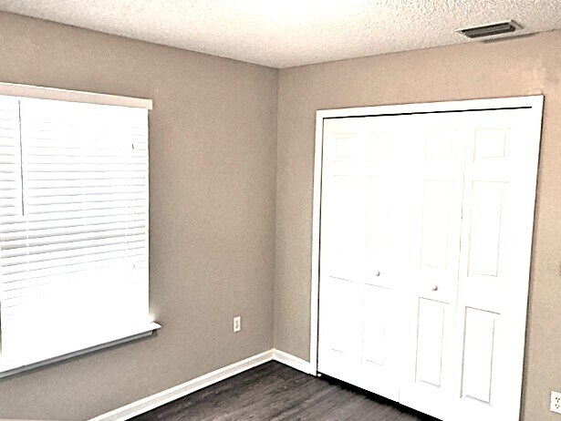 Building Photo - 2739 Ravine Hill Dr