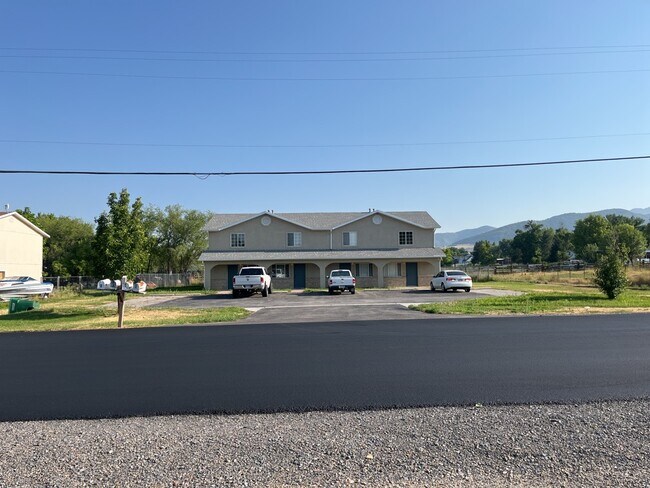 Building Photo - 60 E 200 N