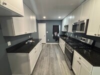 Building Photo - 2 Bedrooms plus den with 3.5 Bathrooms