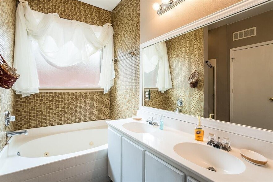 Building Photo - 21910 Willow Downs Dr