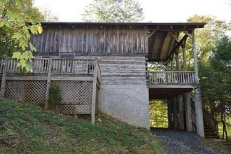 Building Photo - Sugar Mountain Cabin Home! Large, Finished Basement!
