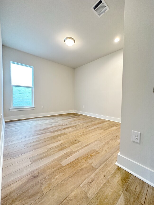 Building Photo - 7210 Rolling Fork Rd