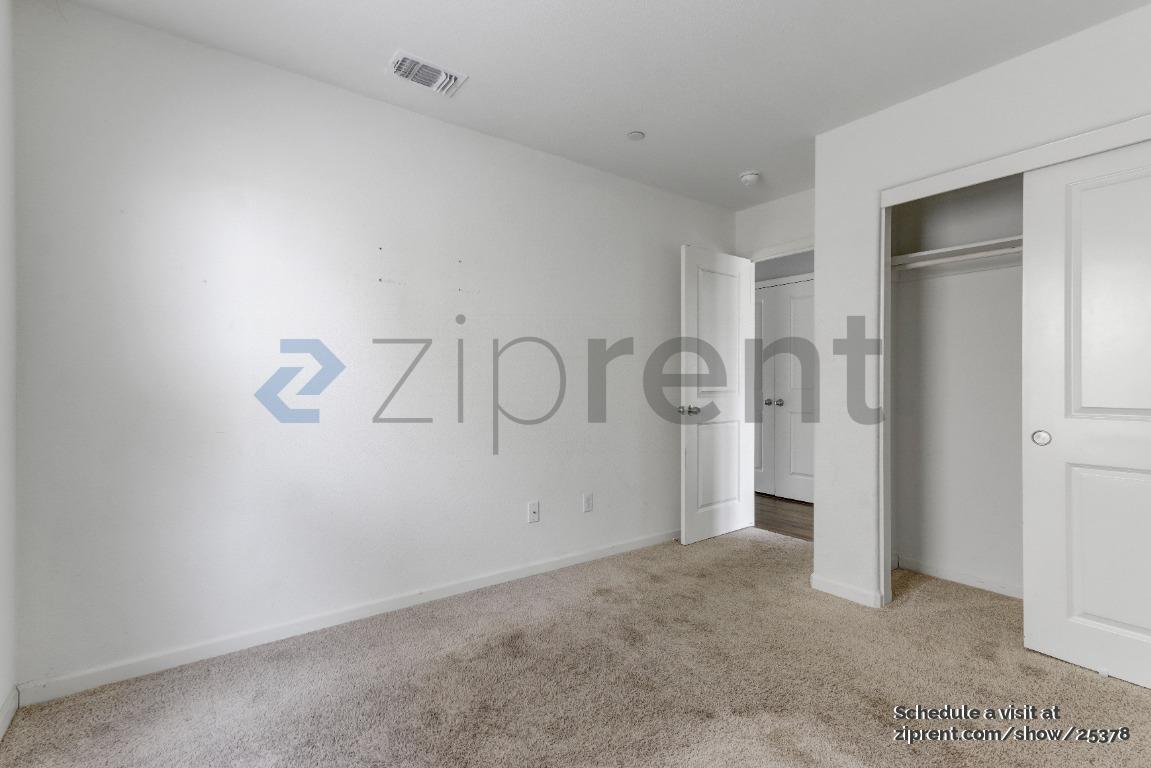 Building Photo - Unit