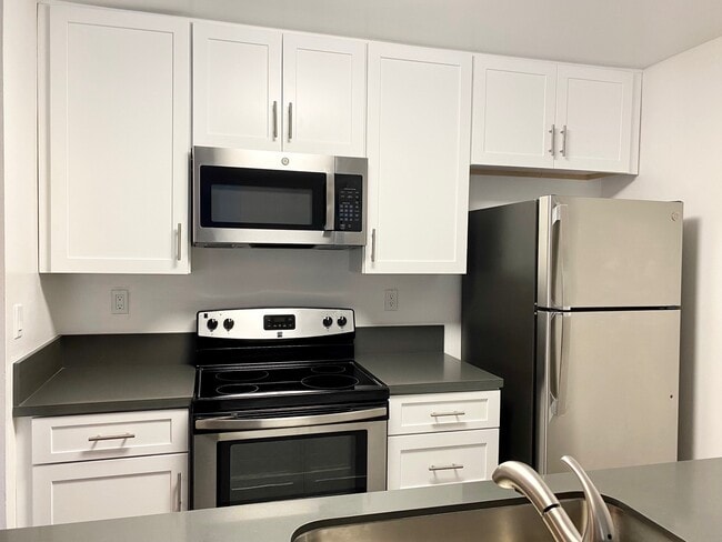 Building Photo - The Linden Apartments