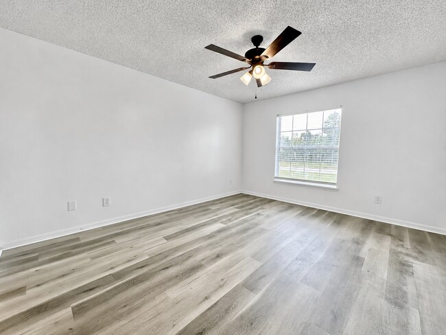 Building Photo - Affordable comfort with space where it counts - 3Bedrooms / 2Baths home in Deltona!