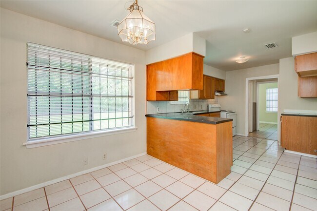 Building Photo - 9526 Balsam Ln