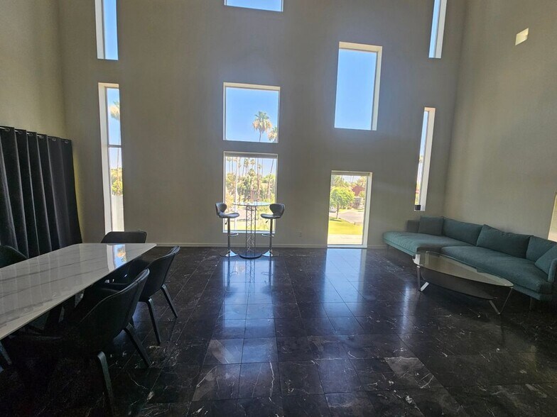 Building Photo - 1111 W University Dr