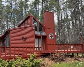 Building Photo - Furnished 3 bedroom home in Quechee