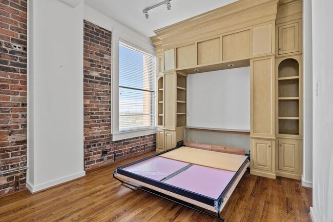 Building Photo - 915 Franklin St