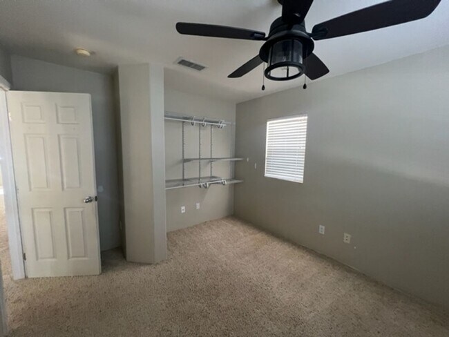 Building Photo - Beautiful 4 Bedroom Home in Ocean Pointe *...