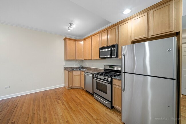 Building Photo - 2124 N Hudson Ave