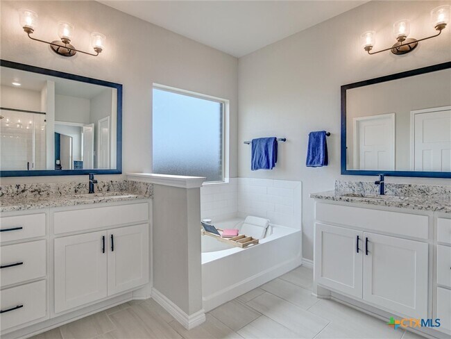 Building Photo - 1701 Meadow Crest