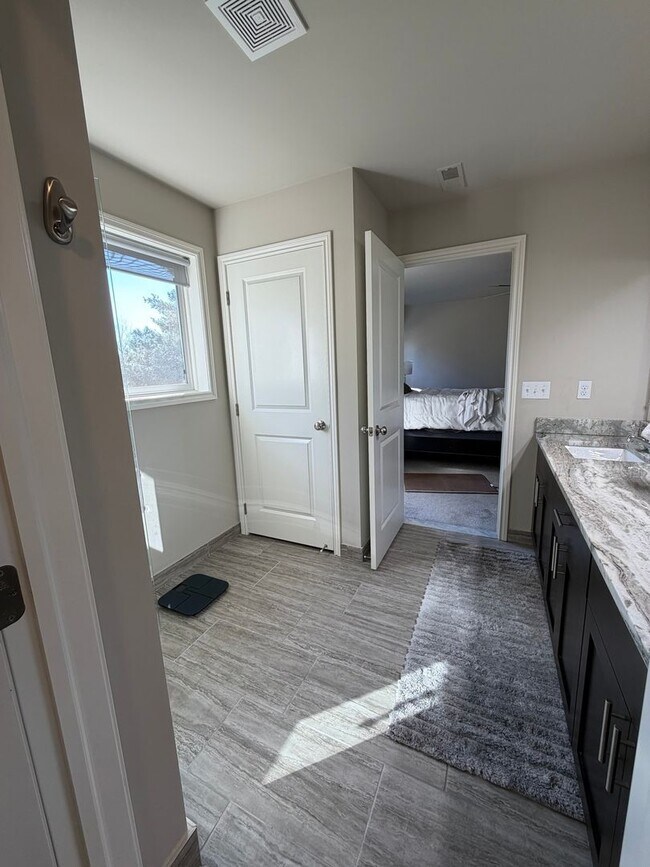 Building Photo - 13776 Grandeur Ave