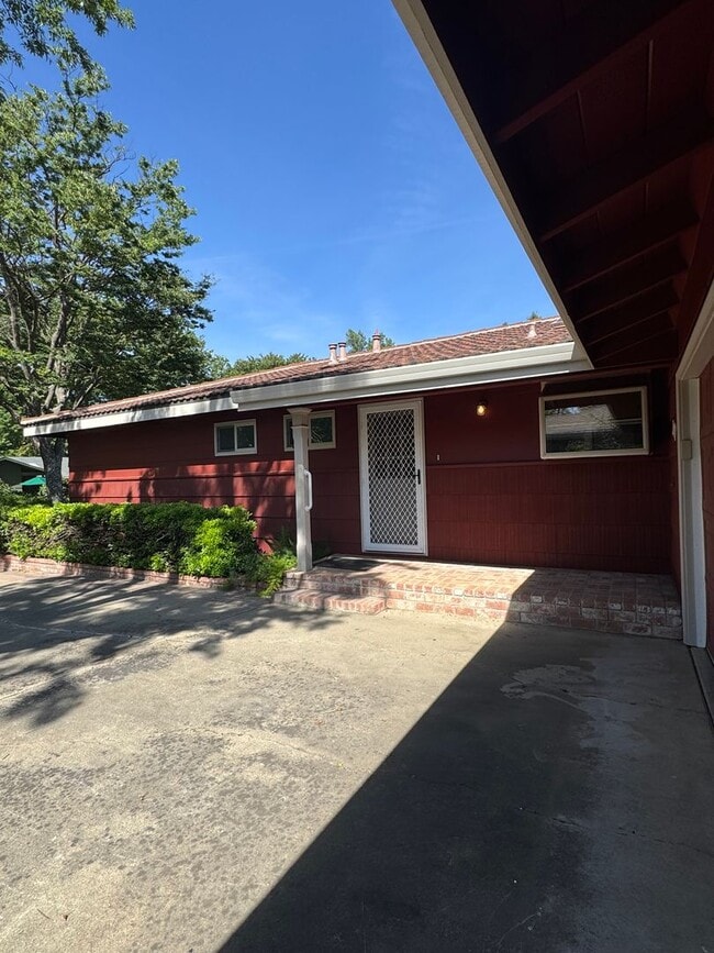 Building Photo - CENTRAL DAVIS SINGLE STORY HOME