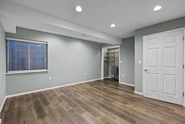 Building Photo - 6 Bedroom plus and office near Rigden Farms