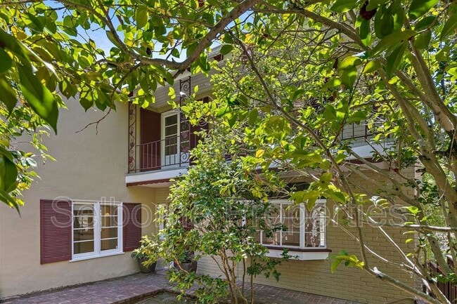 Building Photo - 25 Selborne Dr