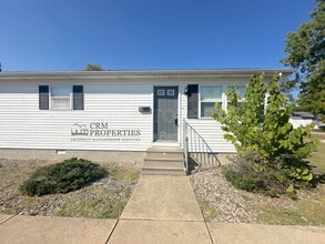 Building Photo - 722 S Lindsay St