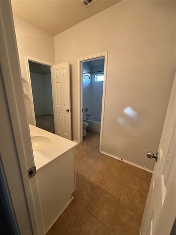 Building Photo - 6227 Meadowcrest Ln