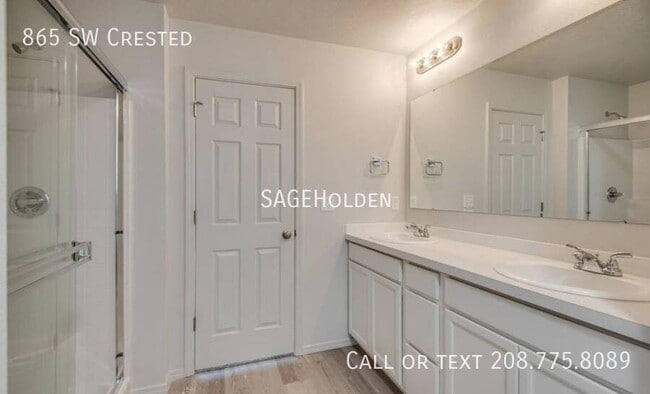 Building Photo - 865 SW Crested-