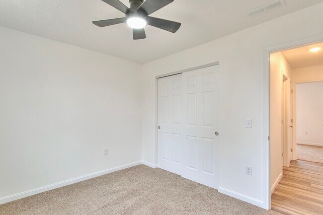 Building Photo - 120 Cheyenne Dr