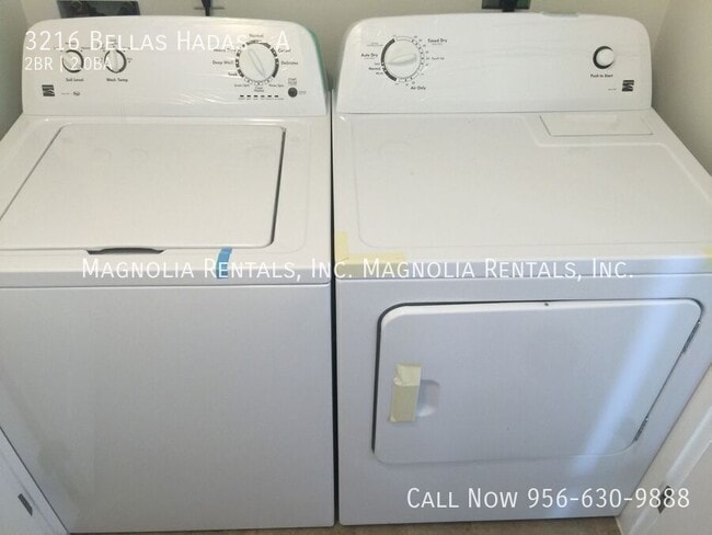 Building Photo - 3216 Bellas Hadas St