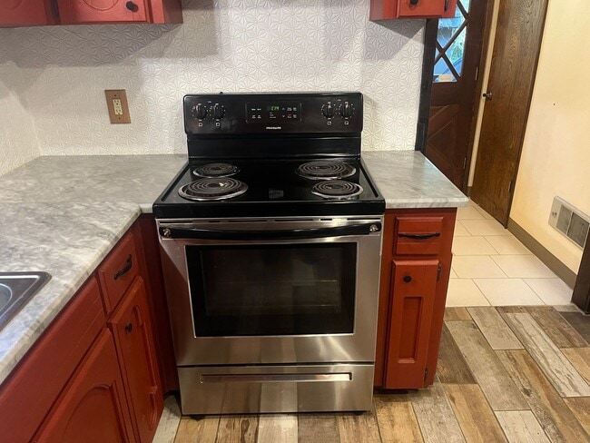 Building Photo - RR03