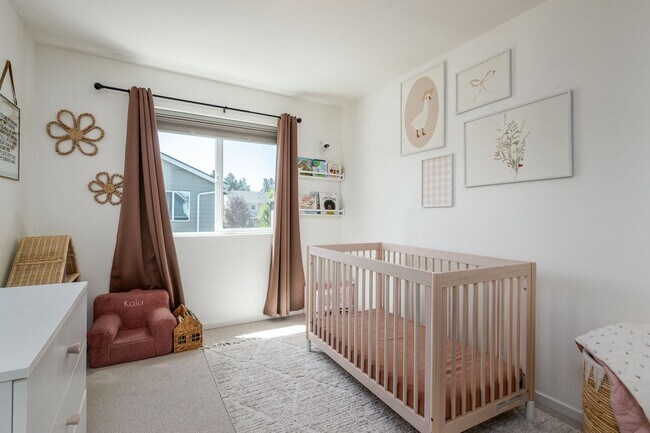 Building Photo - Freshly Updated 3Bed Home: Community Pool ...