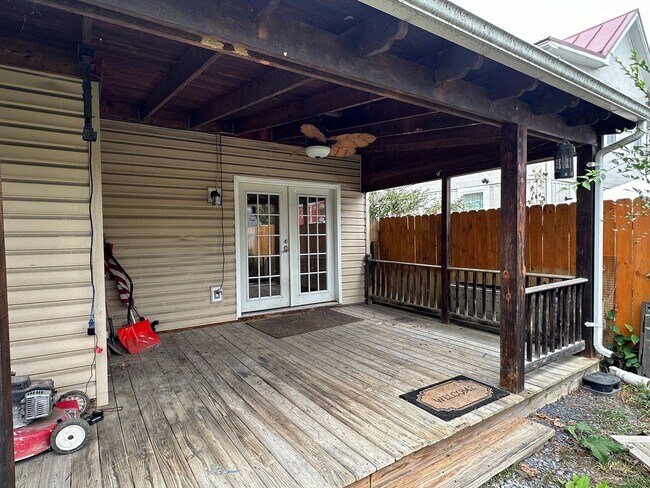 Building Photo - 306 Highland Ave