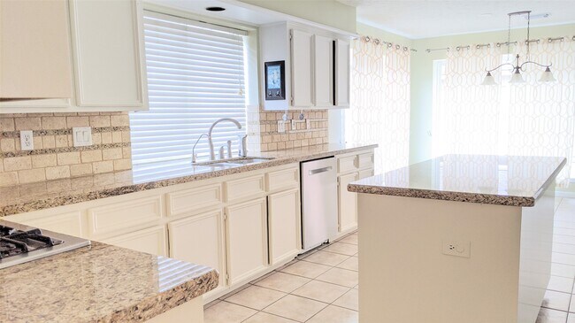 Building Photo - 1918 Shadow Forest Dr