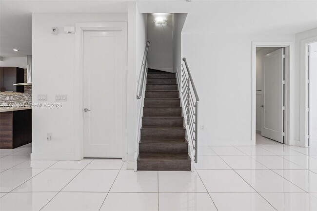 Building Photo - 6308 NW 104th Path