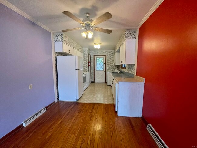 Building Photo - 1904 E Maxwell Ln